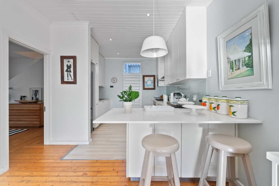 5 Bedroom Property for Sale in Green Point Western Cape